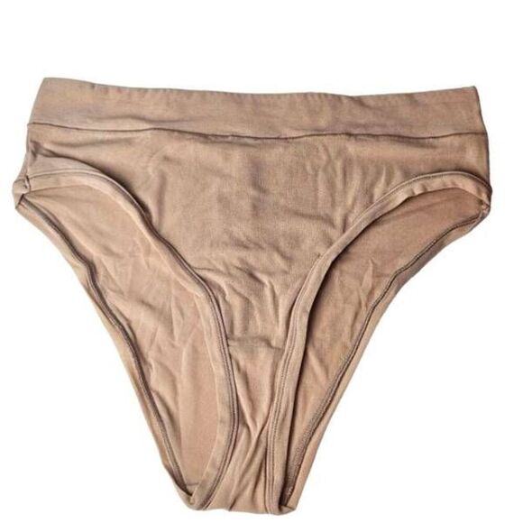 SKIMS Other - SKIMS HI CUT PANTY NWT